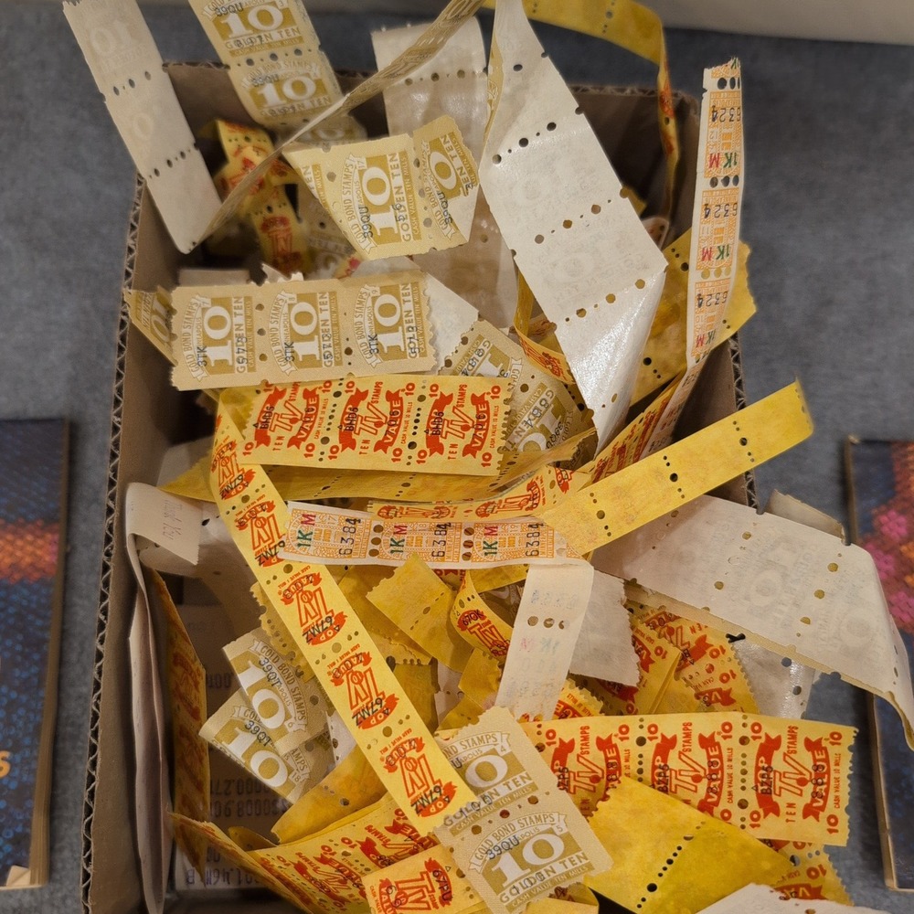 HUGE Vintage Gold Bond Trading Stamp Saver‎ Books and Loose Stamps Lot Ephemera - Picture 2 of 7